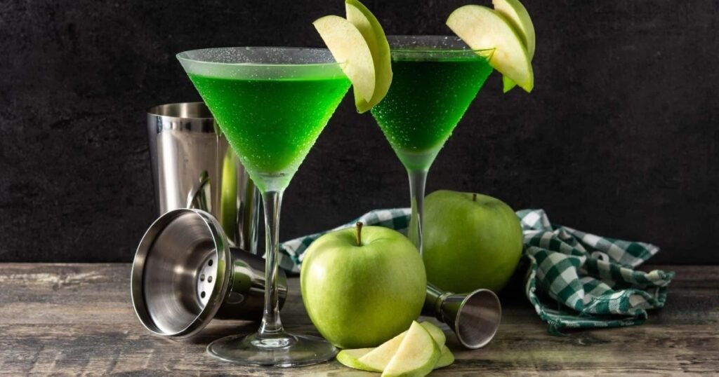 Super Tasty And Easy Green Apple Martini Recipe