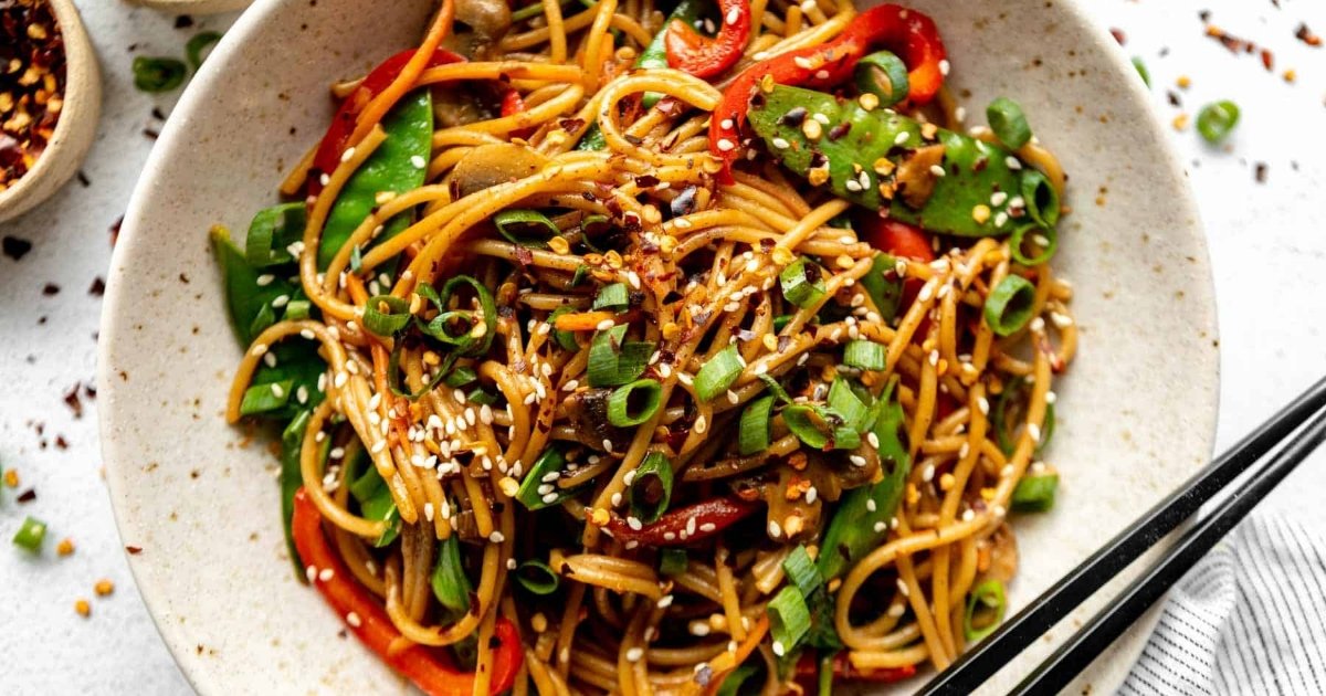 Savory And Delicious Veggie Lo Mein Recipe